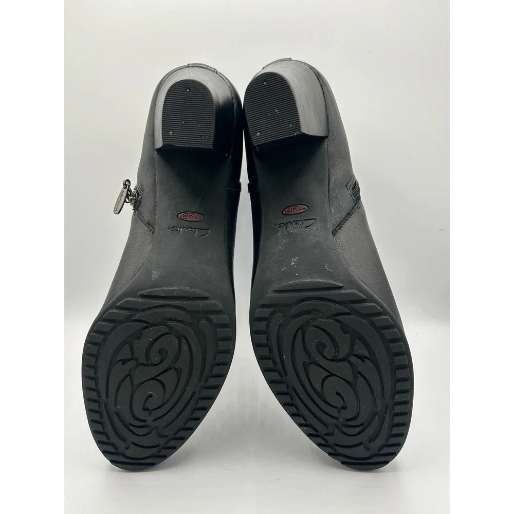 Clarks artisan black